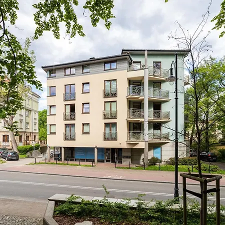 Relax Victus Sobieskiego Z Parkingiem By Renters Apartment